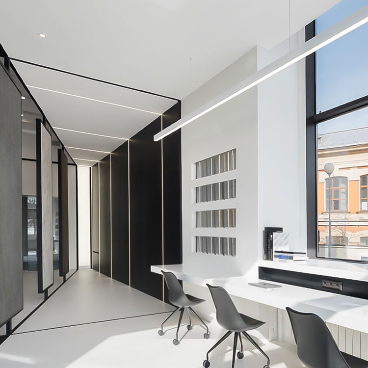 Зошто модерните ламби за биро имаат карактеристики за безжично полнење